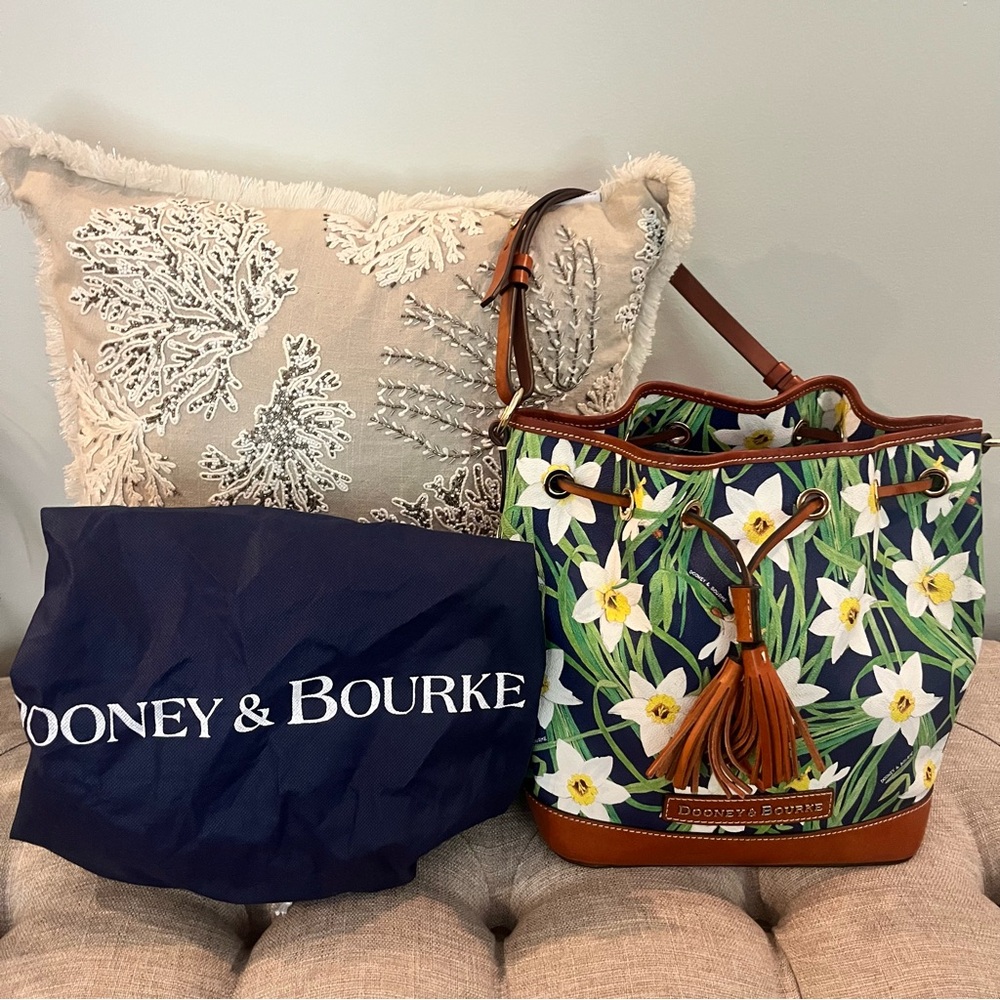 DOONEY and BOURKE Daffodil Drawstring Flower Floral Tassel Bucket Bag - Picture 2 of 13